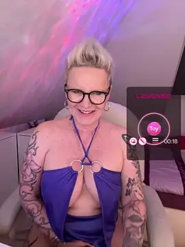 German Milf online show from 04.24.26