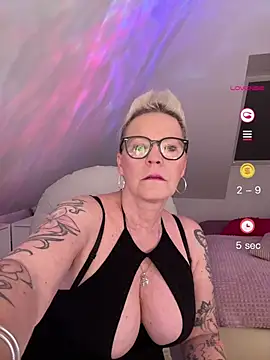 German Milf online show from 04.27.26