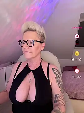 German Milf online show from 04.28.26