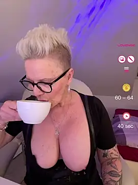 German Milf online show from 06.10.26