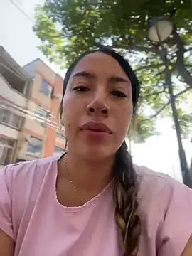 daniela henao online show from 05.22.26