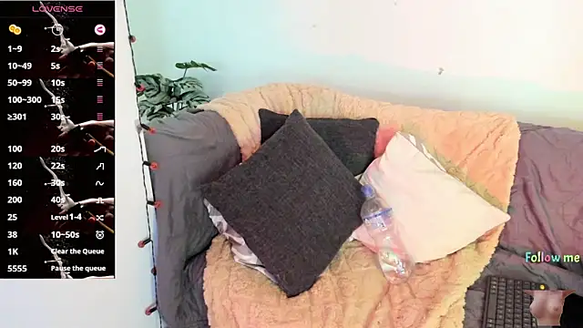 Snapshot of abigail_luna chatting on 11.11.25 abigail luna online show from 11.11.25