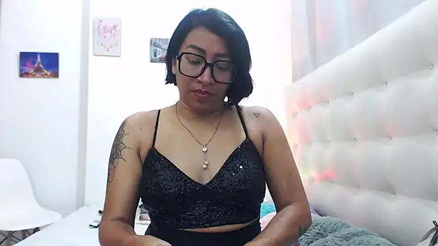 Snapshot of hornywife_ chatting on 09.19.25 hornywife  online show from 09.19.25