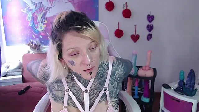 Snapshot of SLOPPYTITSS chatting on 02.17.25 SLOPPYTITSS online show from 02.17.25