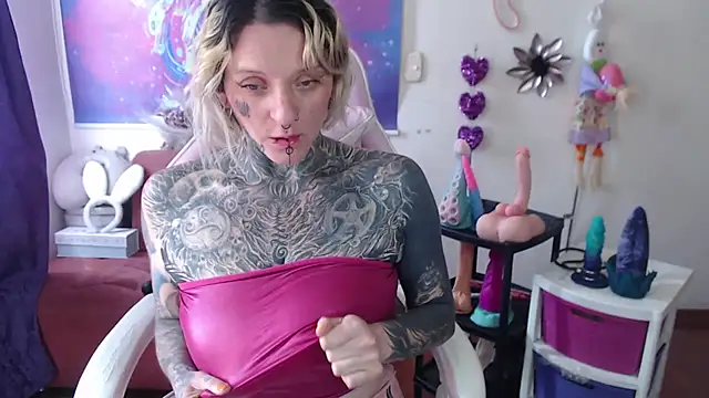 Snapshot of SLOPPYTITSS chatting on 03.18.25 SLOPPYTITSS online show from 03.18.25