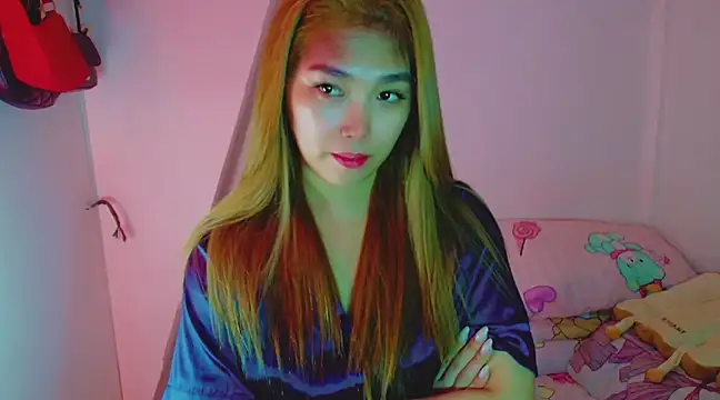 TR4NSCUTI3 online show from 12.29.24