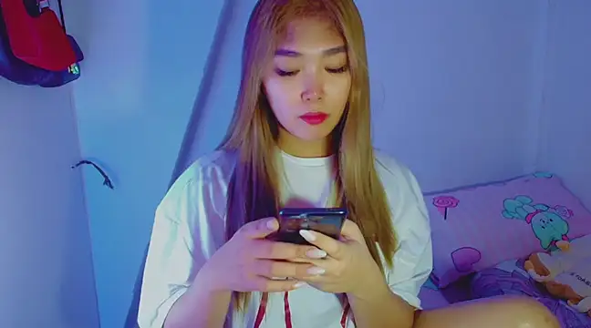 TR4NSCUTI3 online show from 12.30.24