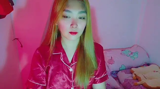 TR4NSCUTI3 online show from 01.06.25