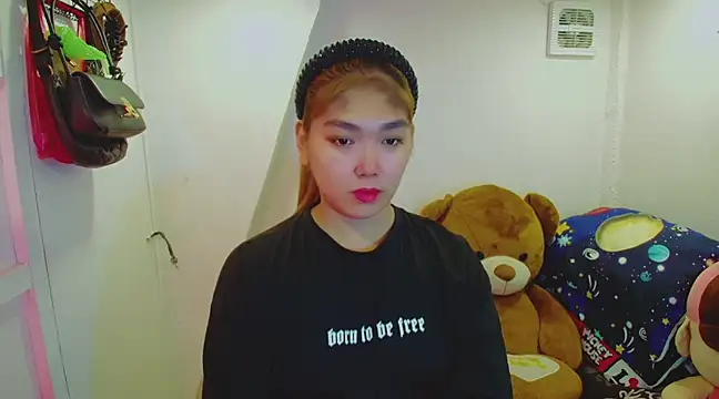 TR4NSCUTI3 online show from 02.02.25