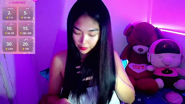 TR4NSCUTI3 online show from 10.16.25