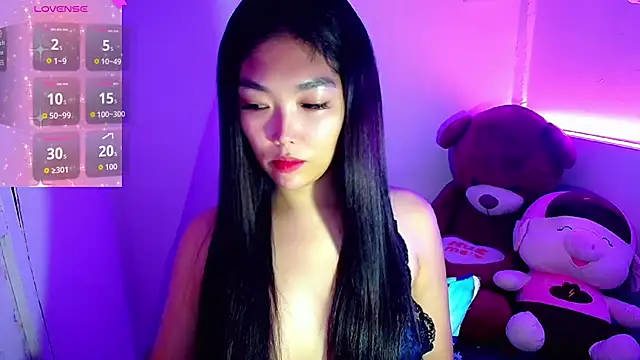 TR4NSCUTI3 online show from 10.27.25