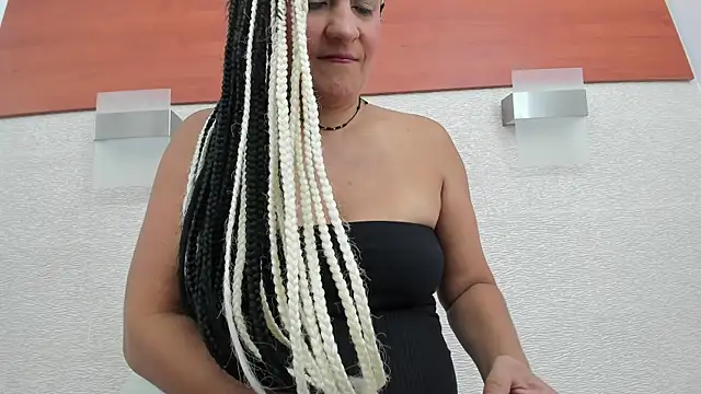 Snapshot of allice_green chatting on 10.22.25 allice green online show from 10.22.25