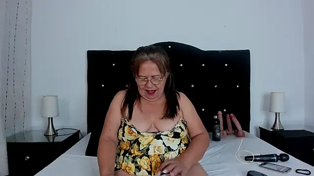 Snapshot of Keira_Lennox chatting on 09.11.25 Keira Lennox online show from 09.11.25