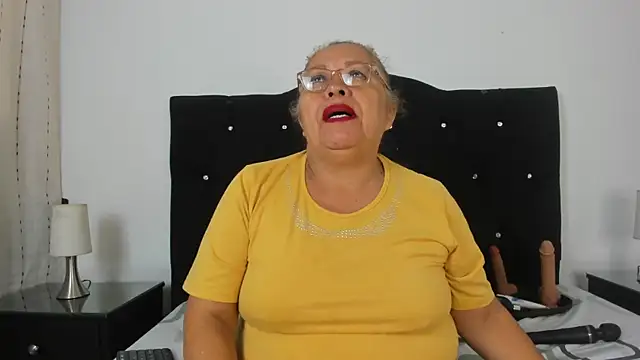 Snapshot of Keira_Lennox chatting on 11.15.25 Keira Lennox online show from 11.15.25