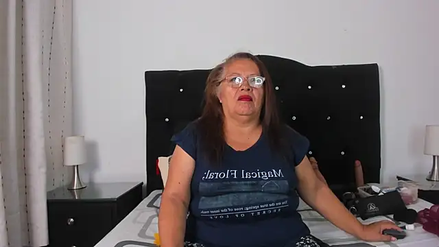 Snapshot of Keira_Lennox chatting on 11.20.25 Keira Lennox online show from 11.20.25