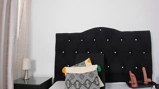 Snapshot of Keira_Lennox chatting on 11.23.25 Keira Lennox online show from 11.23.25