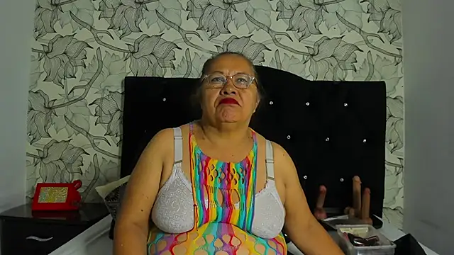 Snapshot of Keira_Lennox chatting on 12.05.25 Keira Lennox online show from 12.05.25