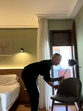 Snapshot of EmaSalis chatting on 10.26.25 EmaSalis online show from 10.26.25