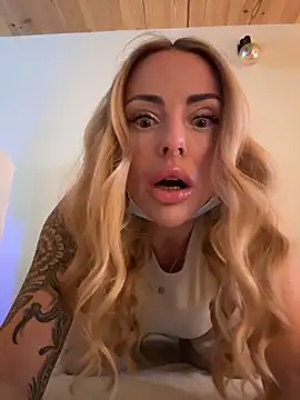 Snapshot of EmaSalis chatting on 11.07.25 EmaSalis online show from 11.07.25