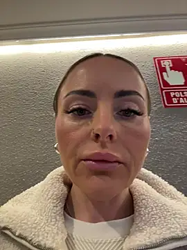 Snapshot of EmaSalis chatting on 11.17.25 EmaSalis online show from 11.17.25