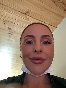 Snapshot of EmaSalis chatting on 11.28.25 EmaSalis online show from 11.28.25