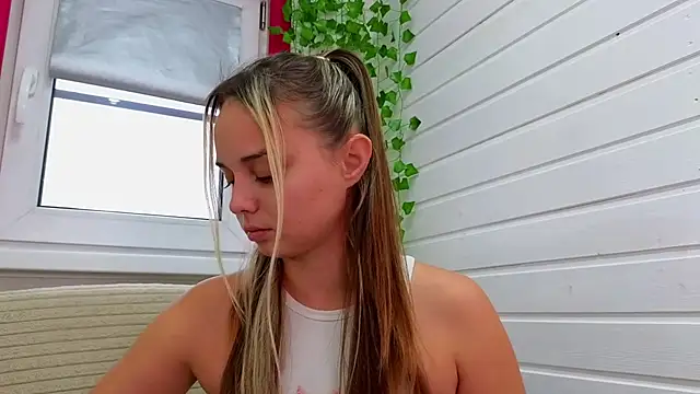 Misss Vikk online show from 10.29.25