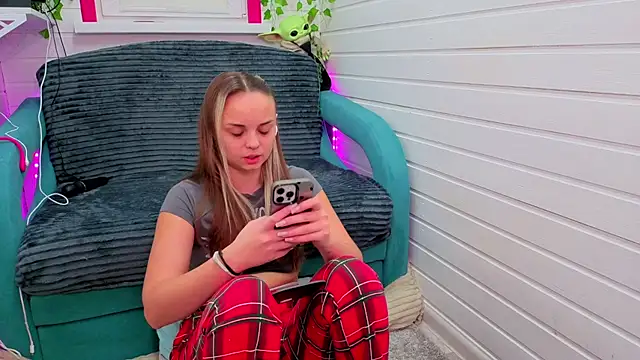 Misss Vikk online show from 11.25.25