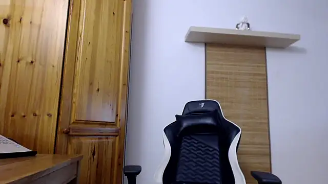 Snapshot of Lisakisss chatting on 03.23.25 Lisakisss online show from 03.23.25