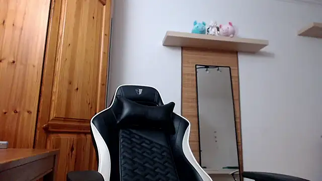 Snapshot of Lisakisss chatting on 10.08.25 Lisakisss online show from 10.08.25