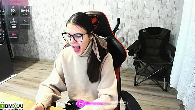 Snapshot of MollyLollipop chatting on 12.10.24 MollyLollipop online show from 12.10.24