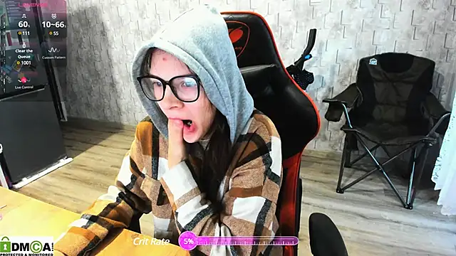 Snapshot of MollyLollipop chatting on 12.13.24 MollyLollipop online show from 12.13.24