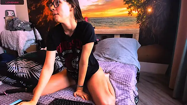 Snapshot of MollyLollipop chatting on 02.05.25 MollyLollipop online show from 02.05.25