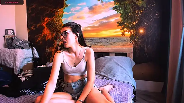 Snapshot of MollyLollipop chatting on 02.05.25 MollyLollipop online show from 02.05.25