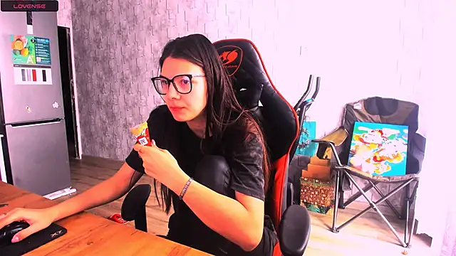 Snapshot of MollyLollipop chatting on 03.11.25 MollyLollipop online show from 03.11.25