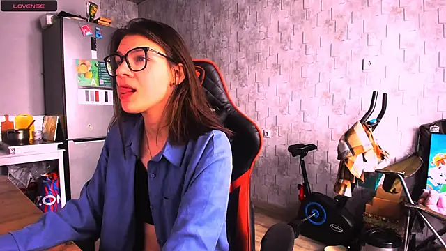 Snapshot of MollyLollipop chatting on 03.17.25 MollyLollipop online show from 03.17.25