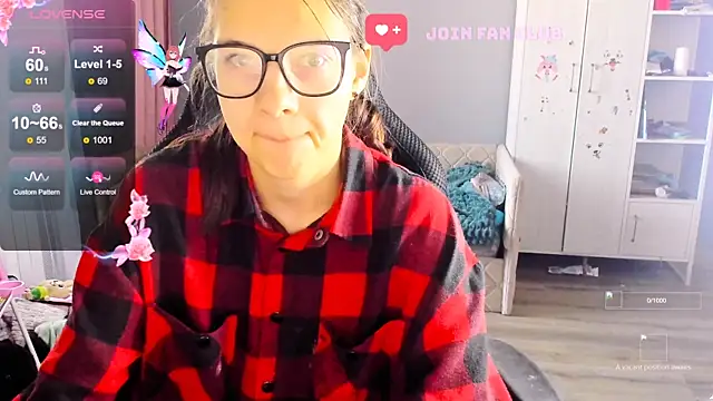 Snapshot of MollyLollipop chatting on 09.30.25 MollyLollipop online show from 09.30.25