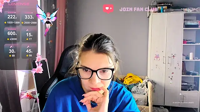 Snapshot of MollyLollipop chatting on 10.07.25 MollyLollipop online show from 10.07.25