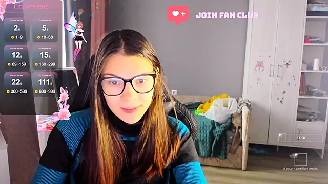 Snapshot of MollyLollipop chatting on 10.10.25 MollyLollipop online show from 10.10.25