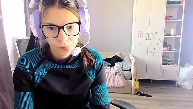 Snapshot of MollyLollipop chatting on 10.16.25 MollyLollipop online show from 10.16.25