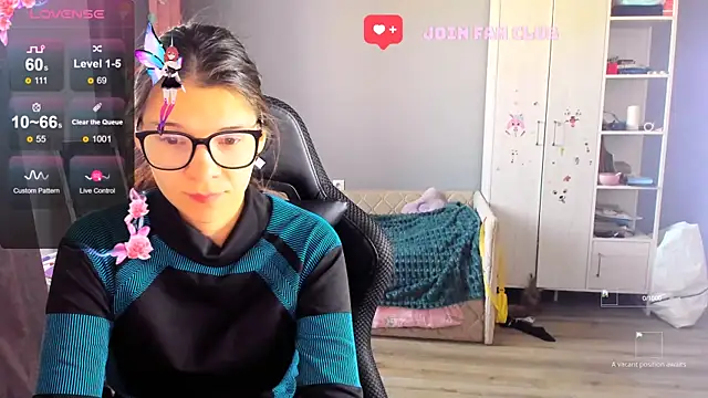 Snapshot of MollyLollipop chatting on 10.17.25 MollyLollipop online show from 10.17.25