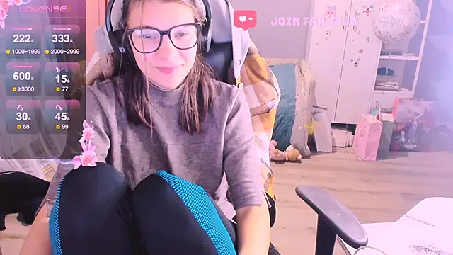 Snapshot of MollyLollipop chatting on 11.10.25 MollyLollipop online show from 11.10.25