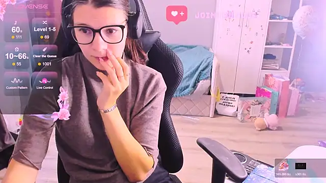 Snapshot of MollyLollipop chatting on 11.12.25 MollyLollipop online show from 11.12.25