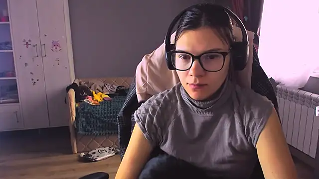 Snapshot of MollyLollipop chatting on 12.04.25 MollyLollipop online show from 12.04.25