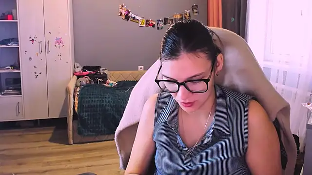 Snapshot of MollyLollipop chatting on 12.15.25 MollyLollipop online show from 12.15.25