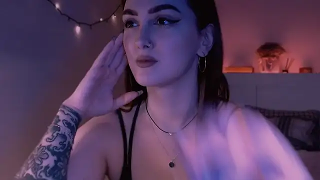 Snapshot of LilyFarey chatting on 01.18.25 LilyFarey online show from 01.18.25