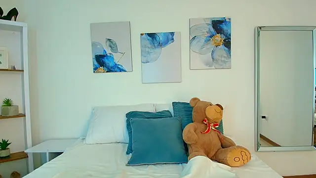 Isabella Harley online show from 03.03.26