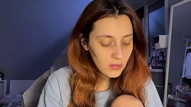 Snapshot of Uniarten chatting on 12.20.25 Uniarten online show from 12.20.25