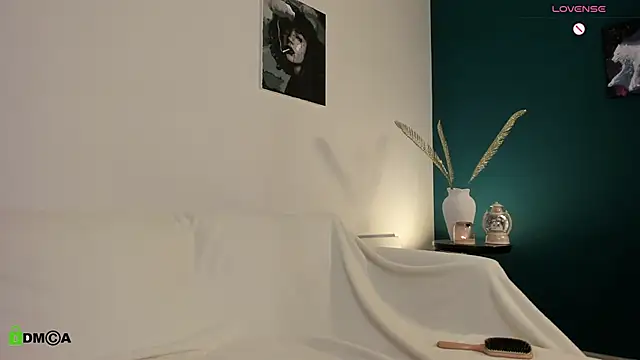 Kylie Desire online show from 03.04.25