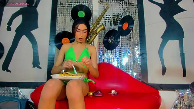 nickyminach  online show from 01.16.25