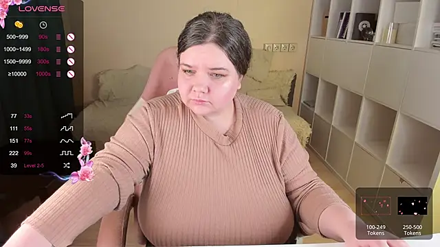 Snapshot of PlumPie chatting on 09.26.25 PlumPie online show from 09.26.25